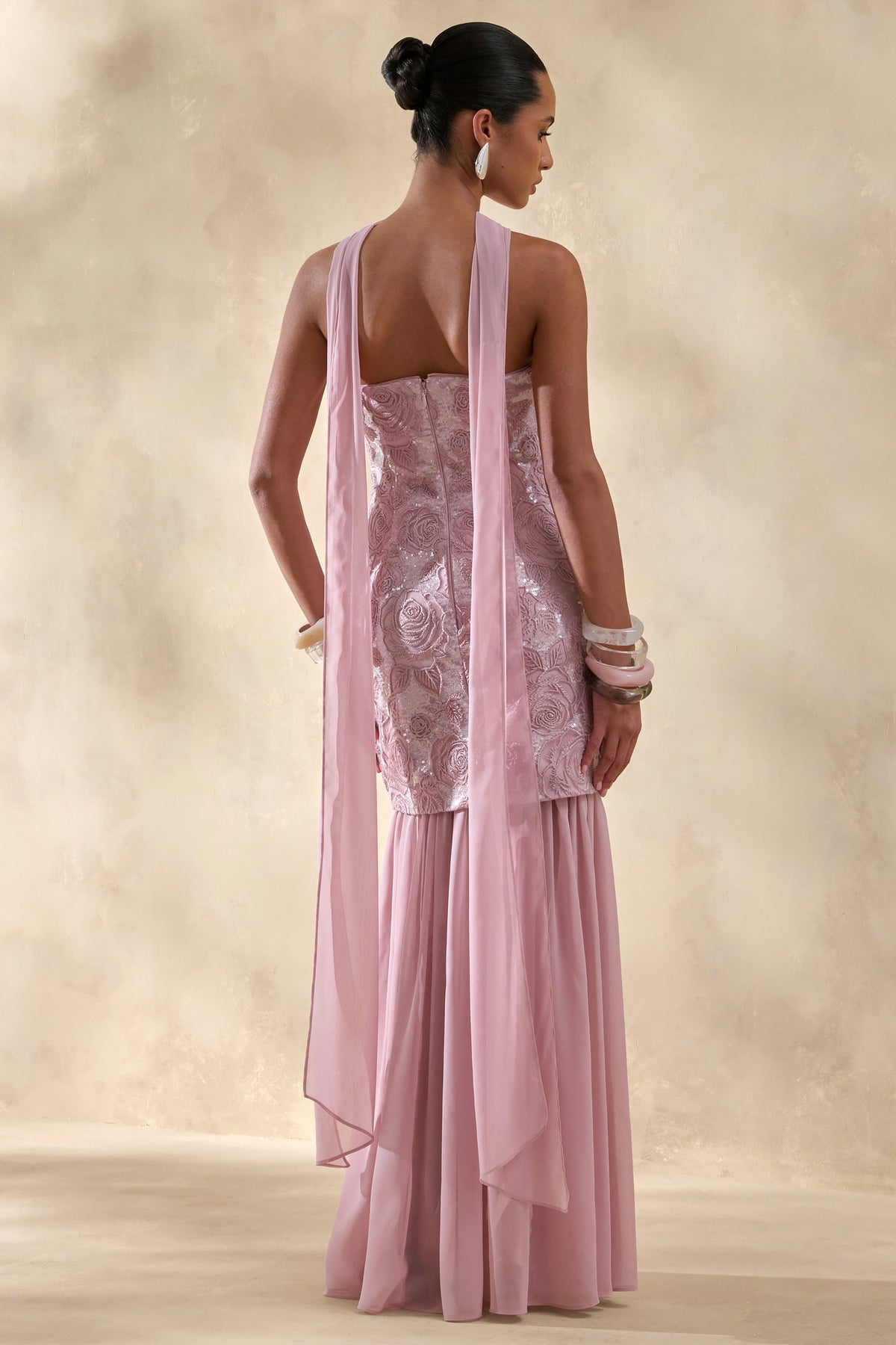 Meraly | Vestido Largo Rosa de Lentejuelas Bandeau con Detalle de Pañuelo