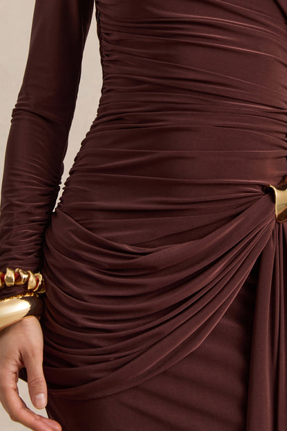 Orintha | Vestido Largo Marrón Cuello Alto con Capa y Detalle Dorado