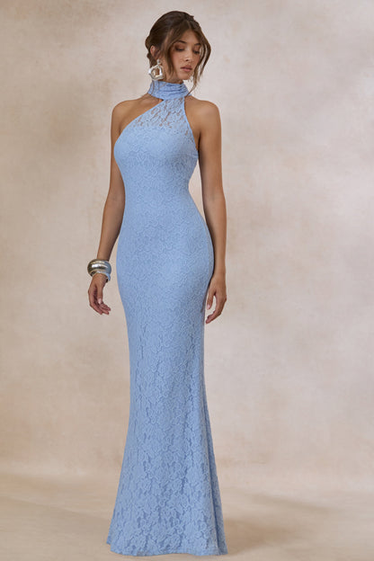 Almaria | Vestido largo de encaje azul empolvado con escote asimétrico y detalle de pañuelo