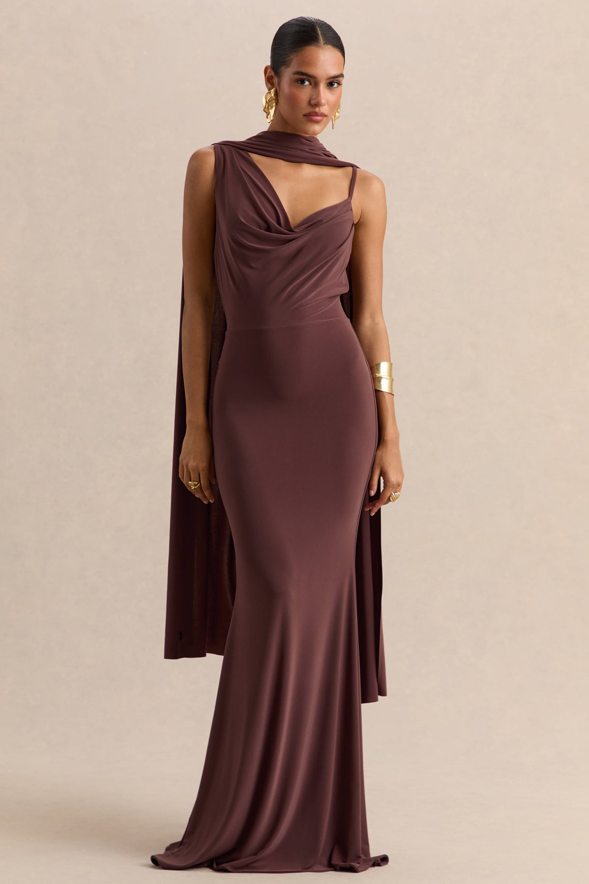 Armelia | Vestido Largo marrón con cuello drapeado y detalle de pañuelo