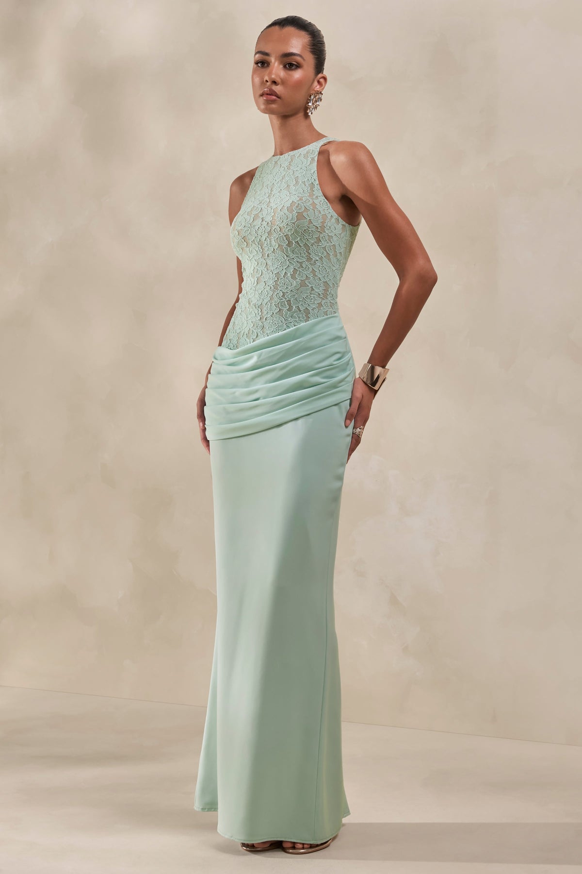 Anthelia | Vestido Largo Menta De Satén Y Encaje Con Cuello Nadador Y Detalle Drapeado