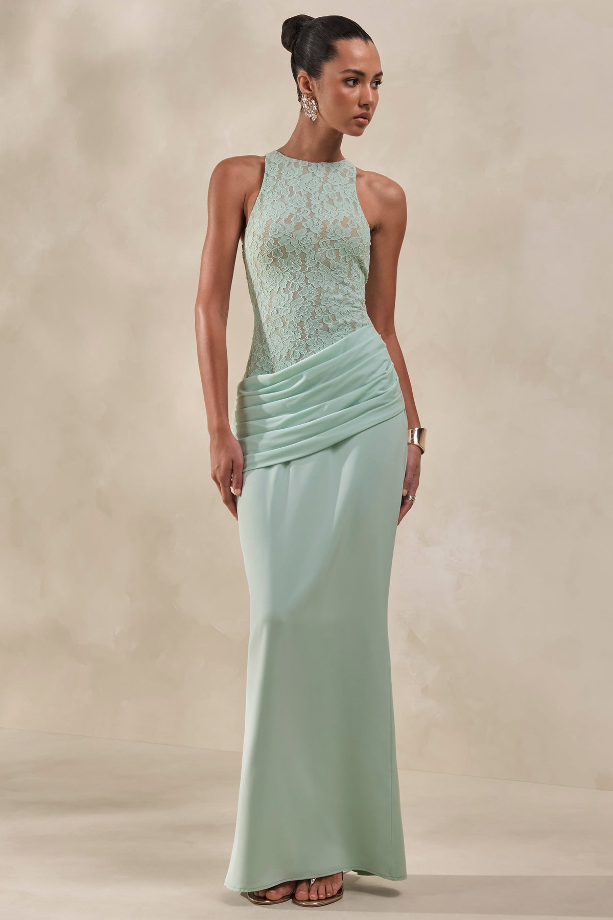 Anthelia | Vestido Largo Menta De Satén Y Encaje Con Cuello Nadador Y Detalle Drapeado