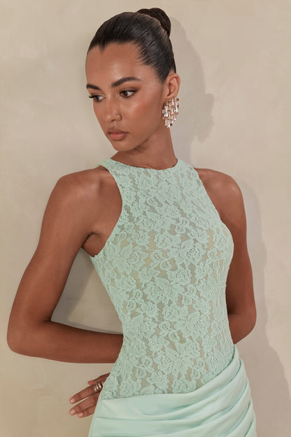Anthelia | Vestido Largo Menta De Satén Y Encaje Con Cuello Nadador Y Detalle Drapeado