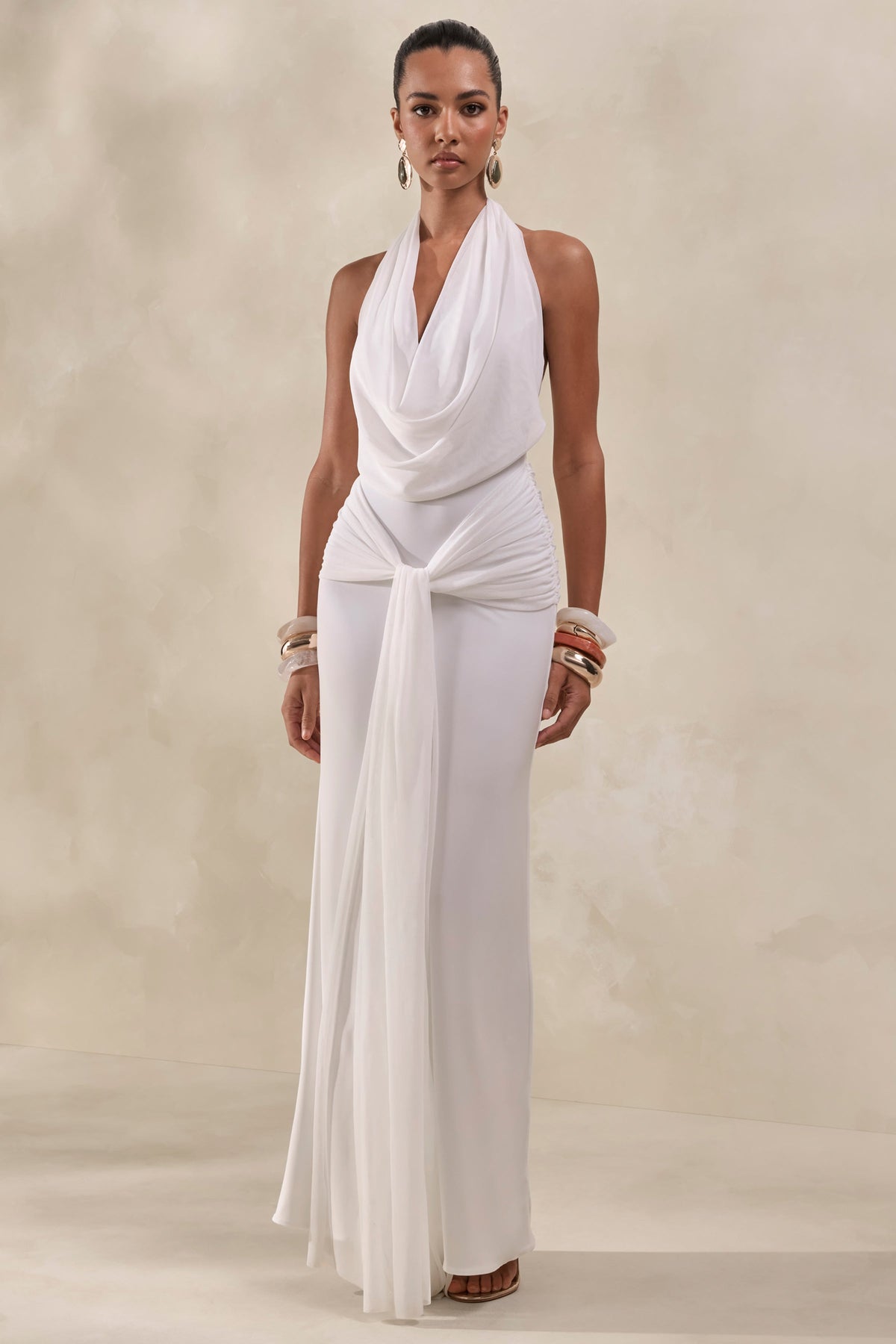 Rosetide | Vestido Largo Blanco De Cuello Cowl Con Detalle Fruncido Y Faja