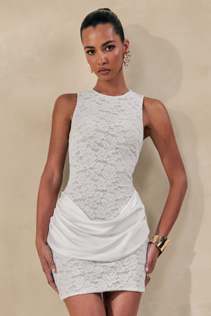 Setiana | Vestido Corto Blanco De Encaje Con Escote Redondo Y Detalle Drapeado