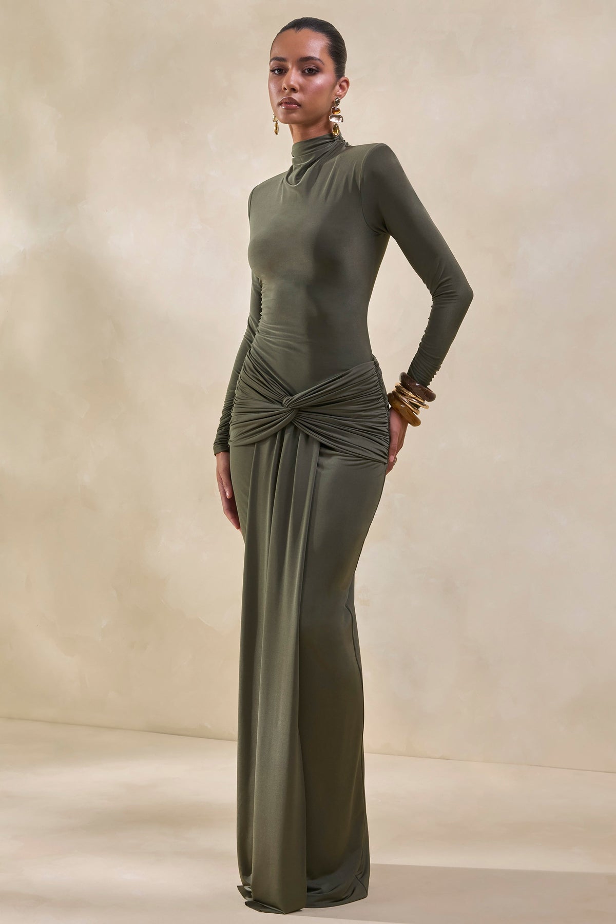 Lyanna | Body Khaki De Jersey Elástico Premium Con Cuello Alto Y Hombros Acolchados