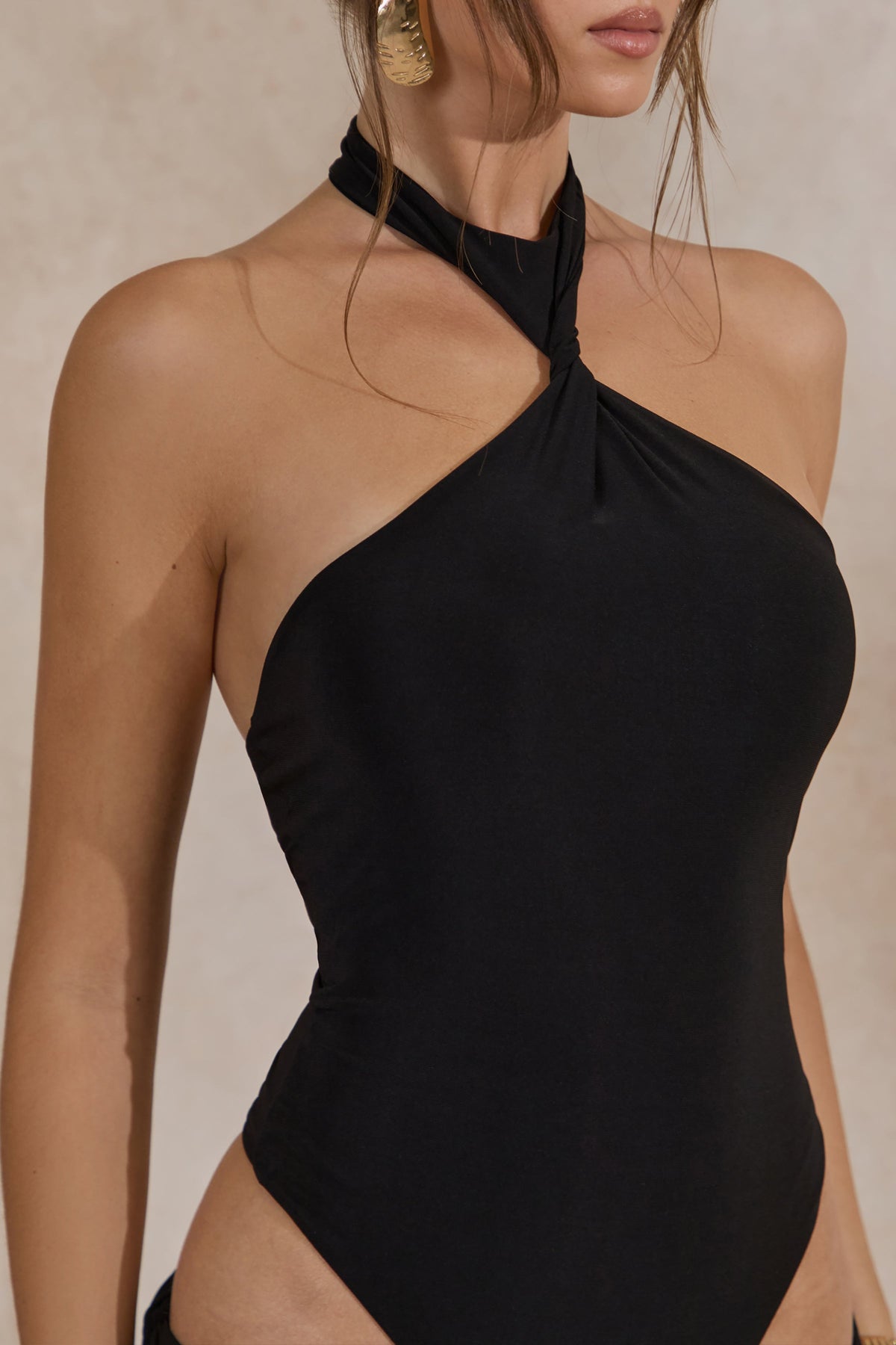 Lillia | Body Negro de Escote Halter Trenzado
