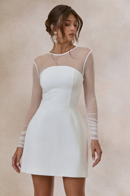 Unveila | Vestido Corto Blanco con Escote Redondo y Detalles de Mesh