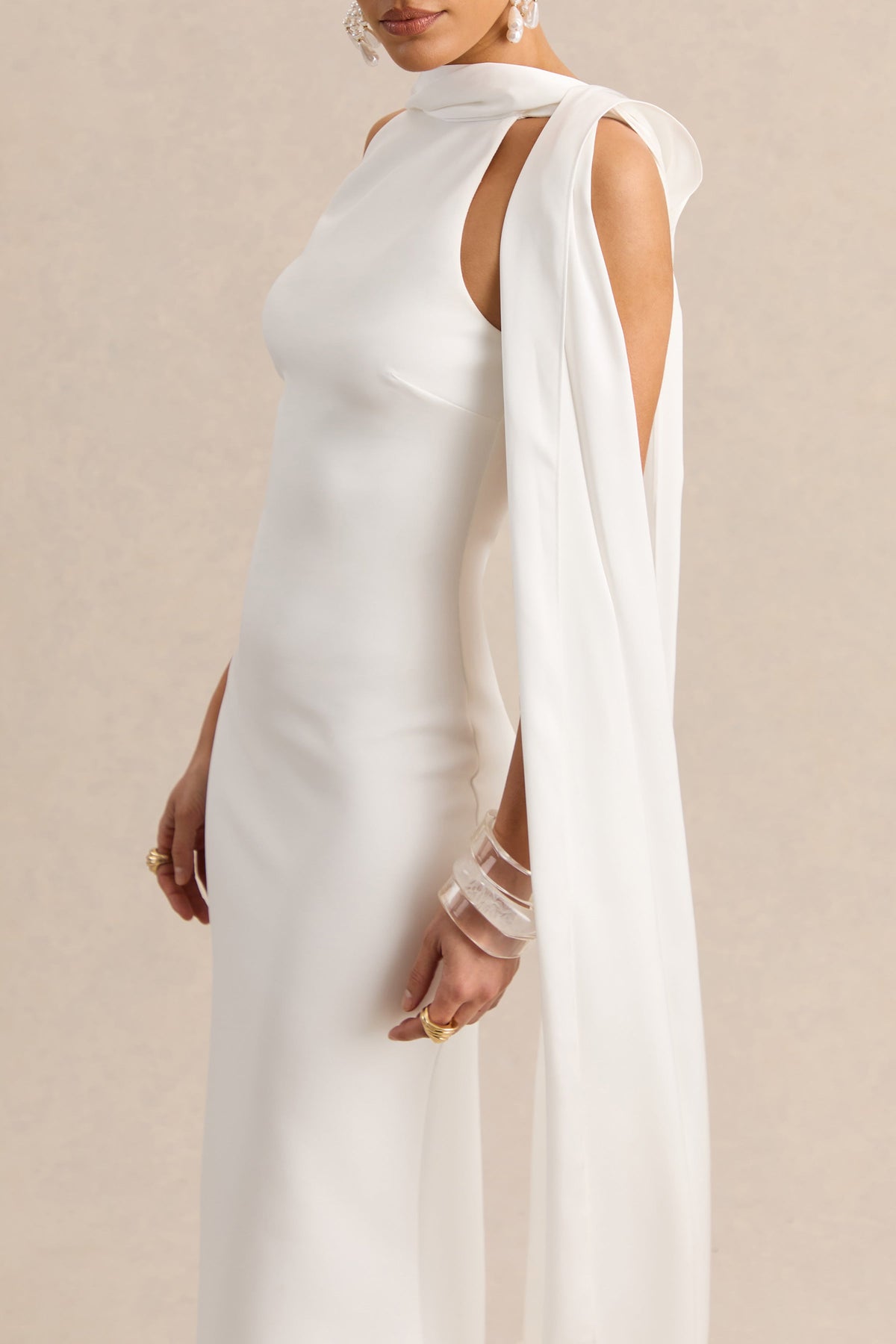 Vionette | Vestido Largo blanco de cuello alto con pañuelo
