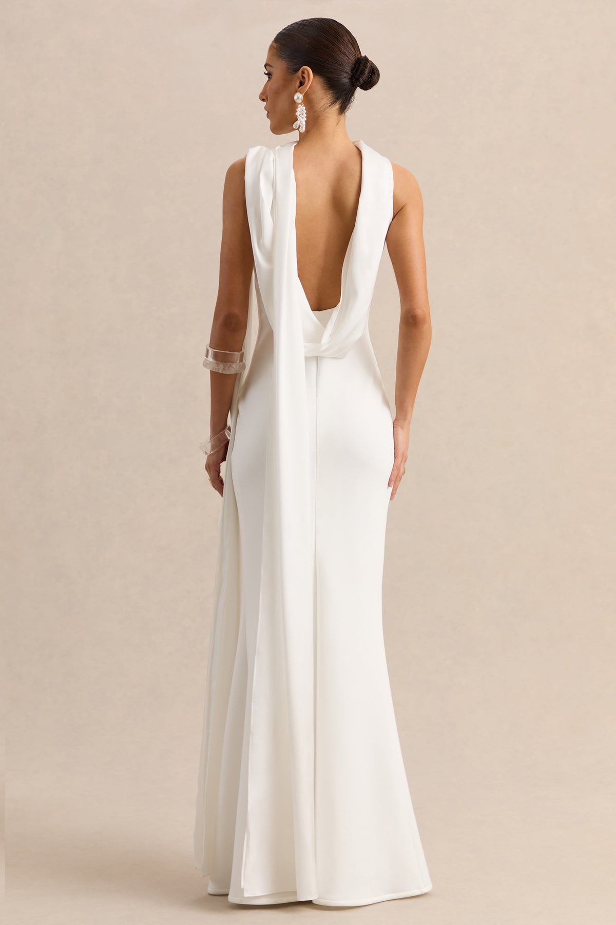 Vionette | Vestido Largo blanco de cuello alto con pañuelo