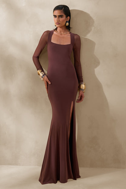 Renalia | Vestido Largo marrón de cuello cuadrado con mangas largas de malla