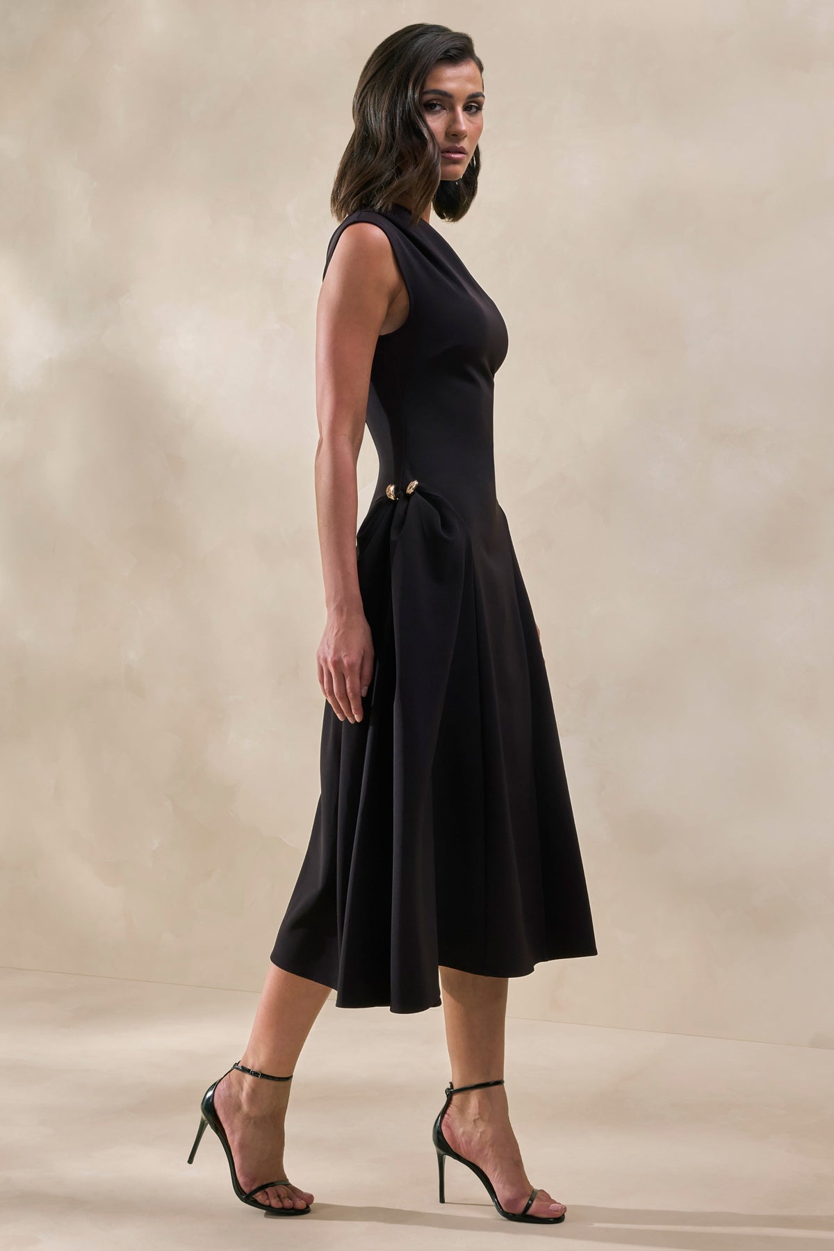 Celosia | Vestido Midi Negro Con Escote Asimétrico Y Detalle Dorado