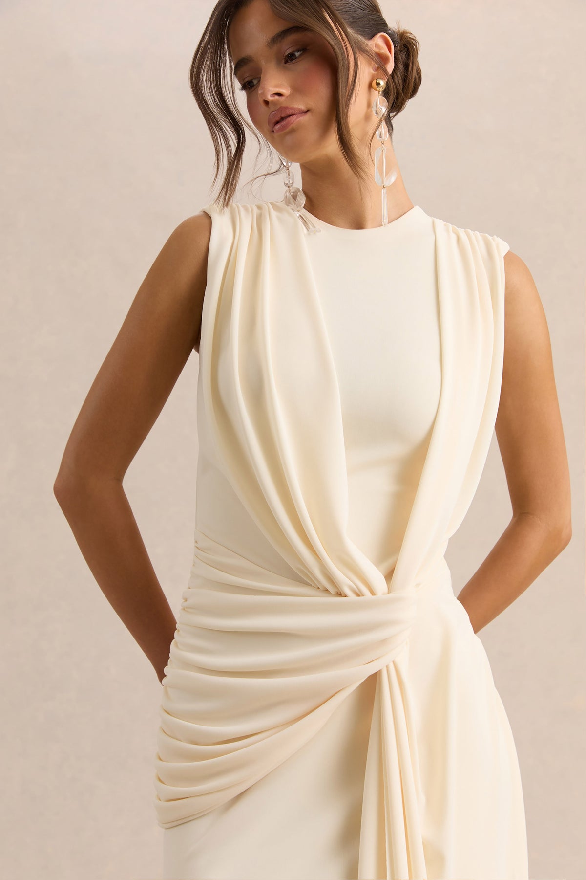 Blythia | Vestido Largo Crema de Cuello Redondo con Detalle Drapeado