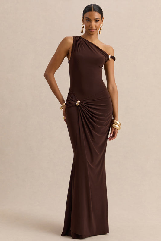 Caelia | Vestido Largo Marrón De Jersey Elástico Premium Con Escote Asimétrico Y Detalle Dorado