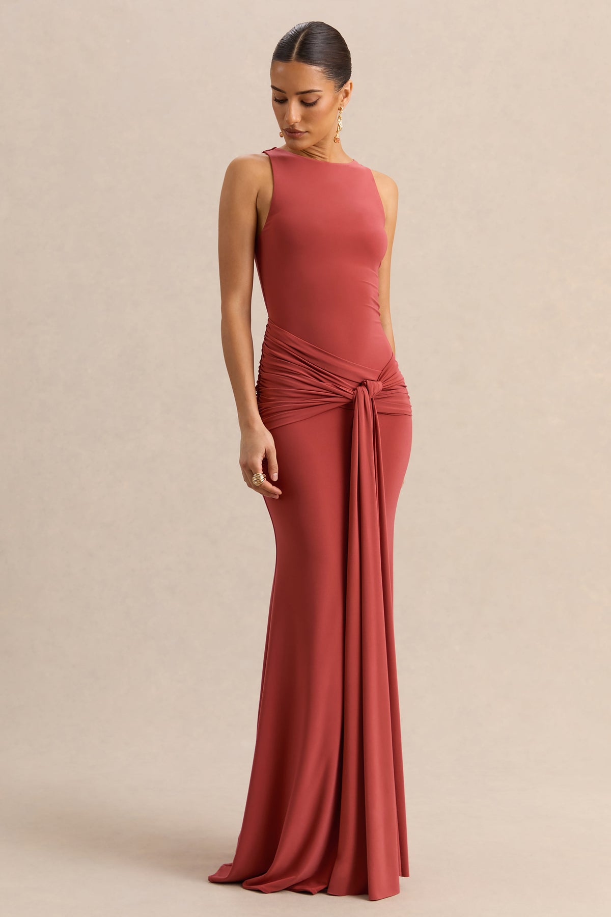 Cherine | Vestido Largo Teja de Cuello Redondo con Detalle Drapeado y Fajín