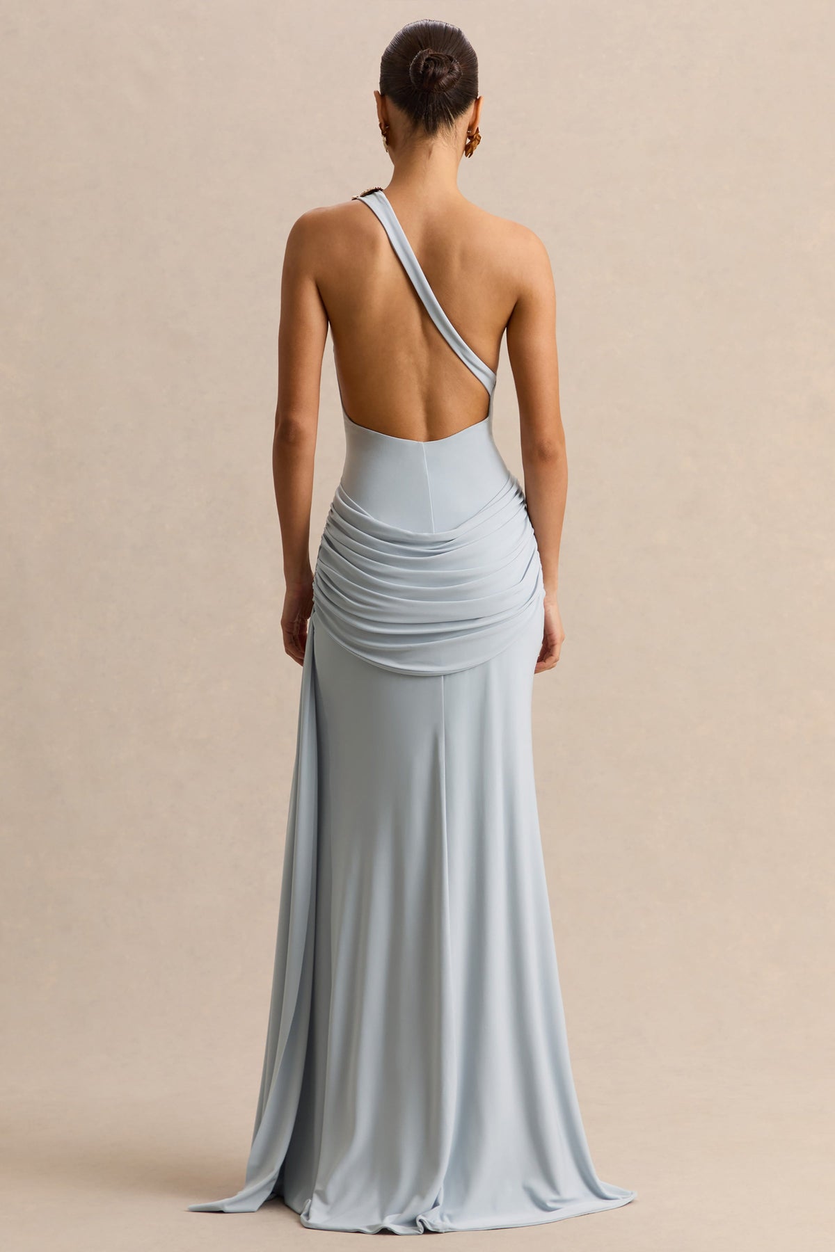 Belrose | Vestido Largo Azul de Escote Asimétrico con Detalle Dorado y Abertura Frontal Alta