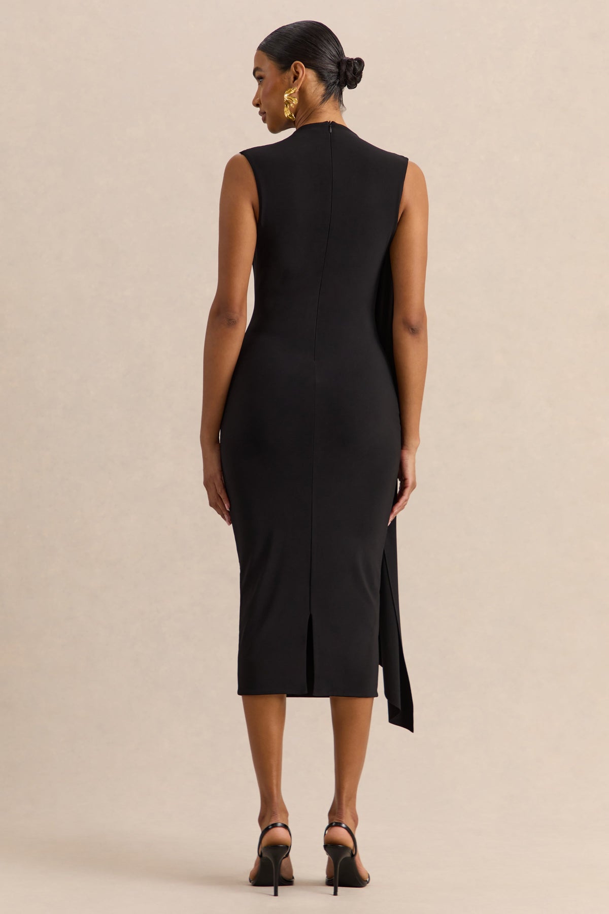 Oleandra | Vestido Midi Negro De Jersey Premium Con Cuello Alto Y Detalle Drapeado