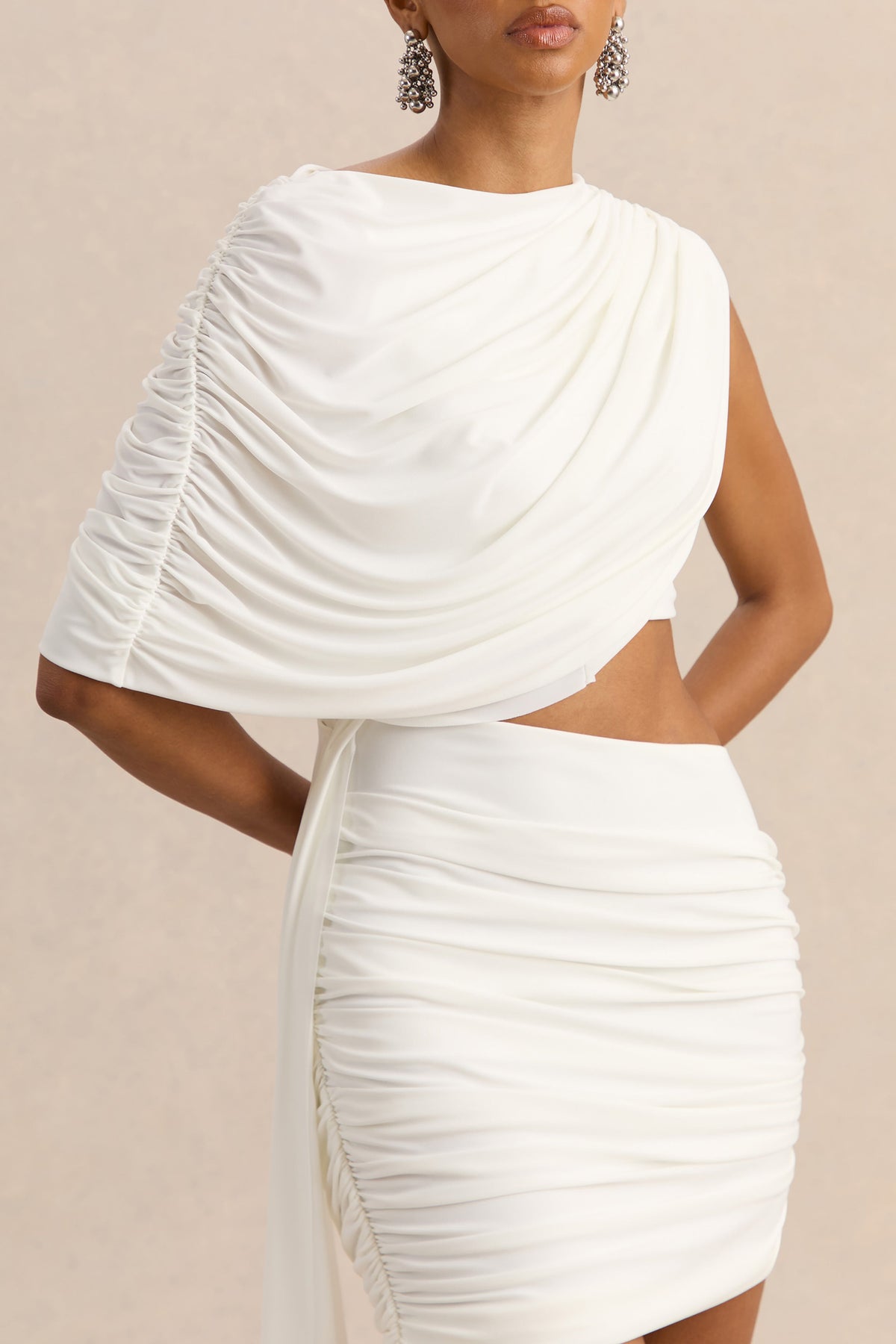 Danellia | Vestido Corto Blanco De Cuello Redondo Con Detalle Cut-Out Y Faja