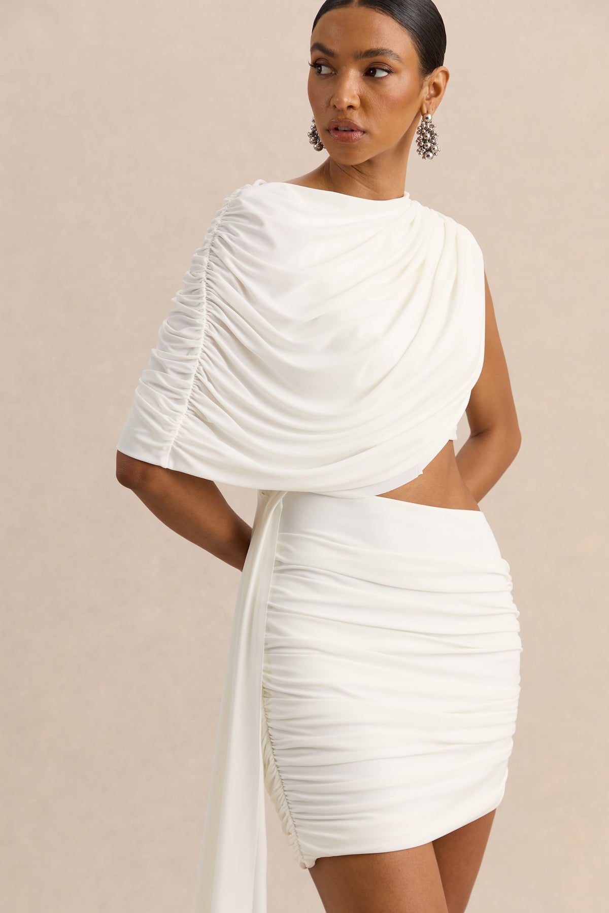 Danellia | Vestido Corto Blanco De Cuello Redondo Con Detalle Cut-Out Y Faja