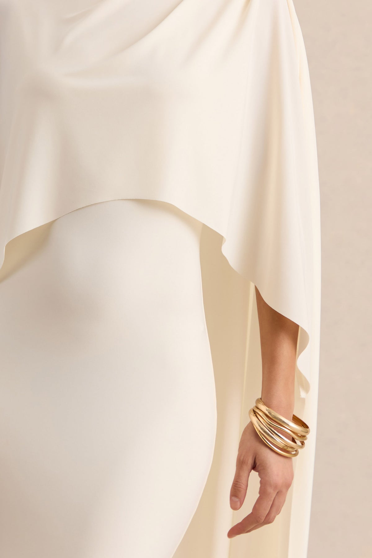 Luxalyn | Vestido Midi Crema de Cuello Redondo con Detalle de Capa