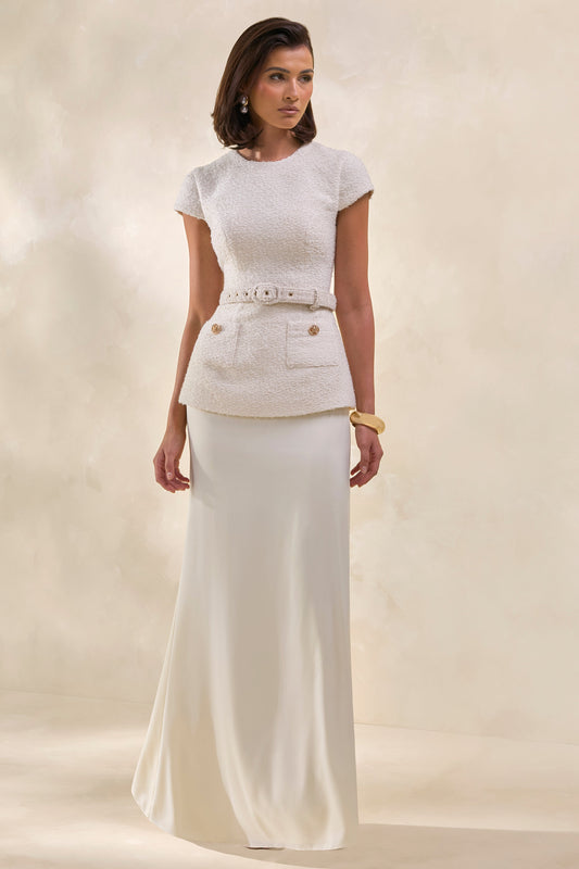 Whispera | Vestido Largo crema con cuello redondo, falda de satén y bolsillos