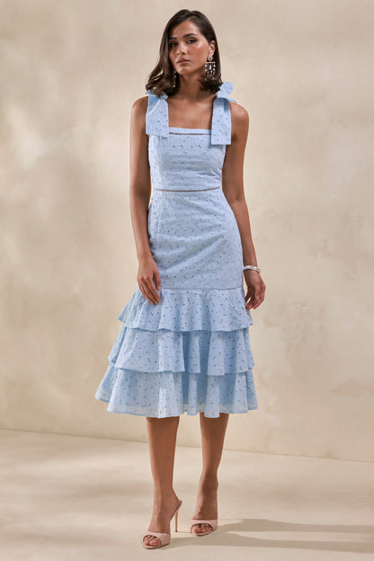 Velissia | Vestido Midi Azul De Broderie Con Escote Cuadrado, Mangas Con Lazos Y Bajo Con Volantes