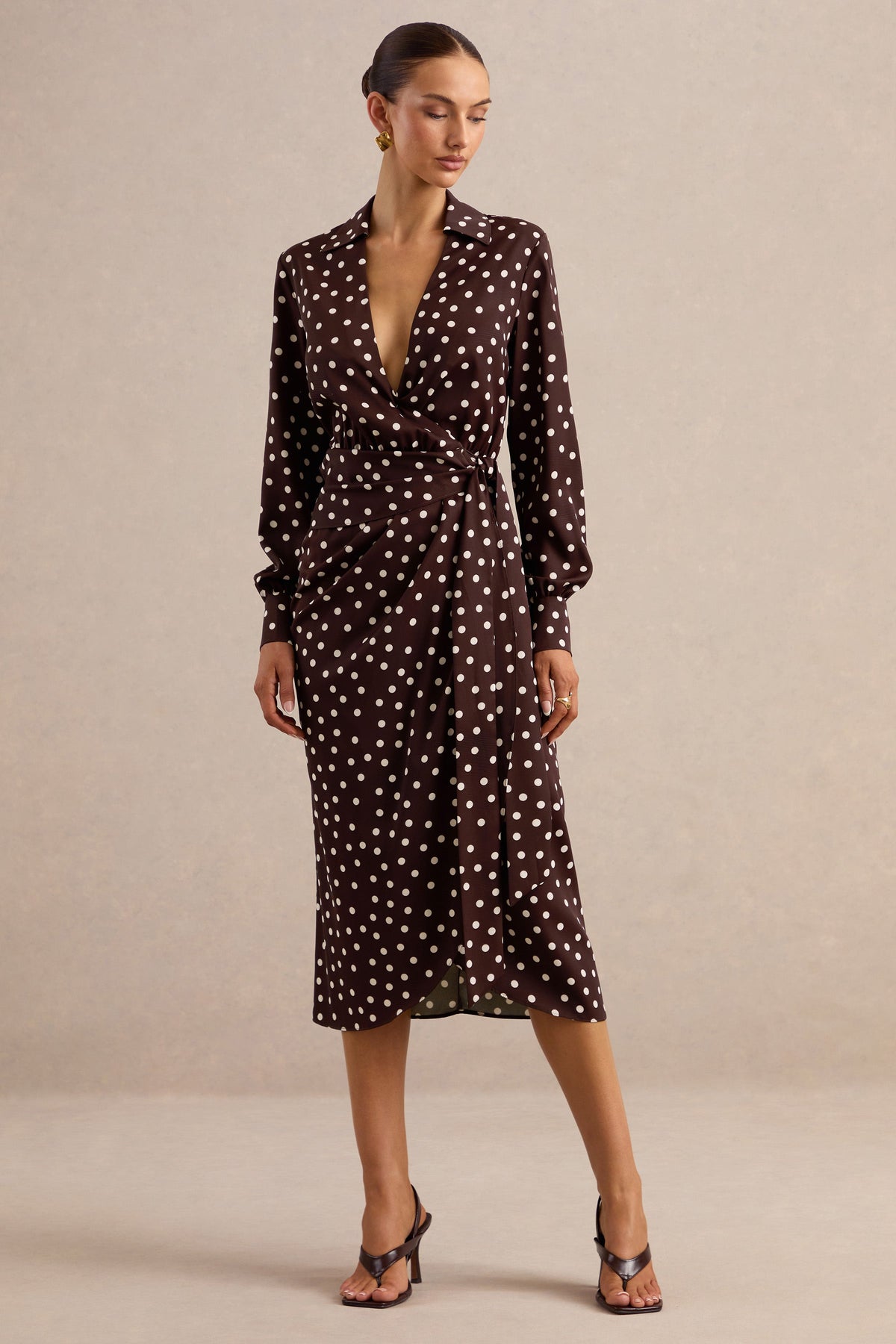 Amarosia | Vestido Camisero Midi Cruzado de Lunares Marrones