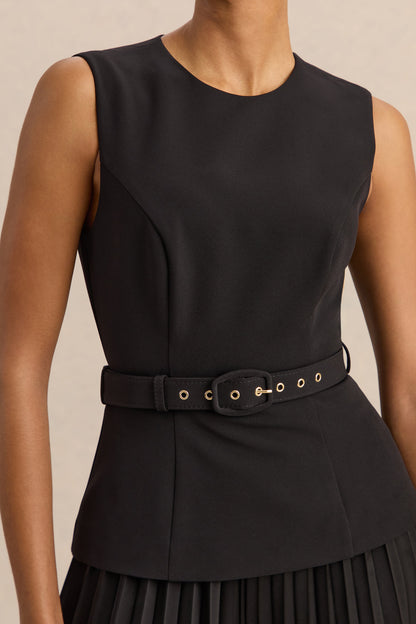 Karienne | Top negro de cuello redondo con detalle de cinturón