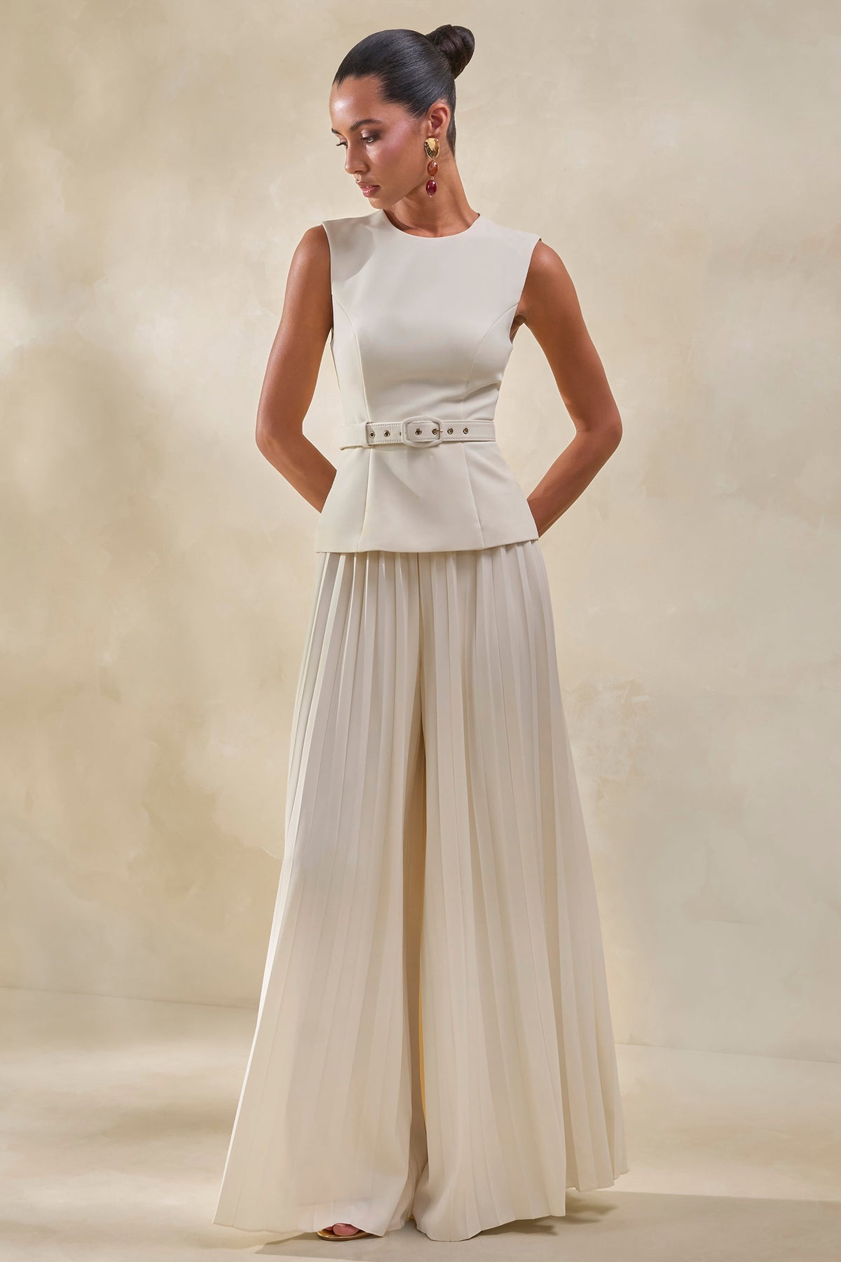 Lerenza | Pantalones Anchos Plisados De Satén En Crema