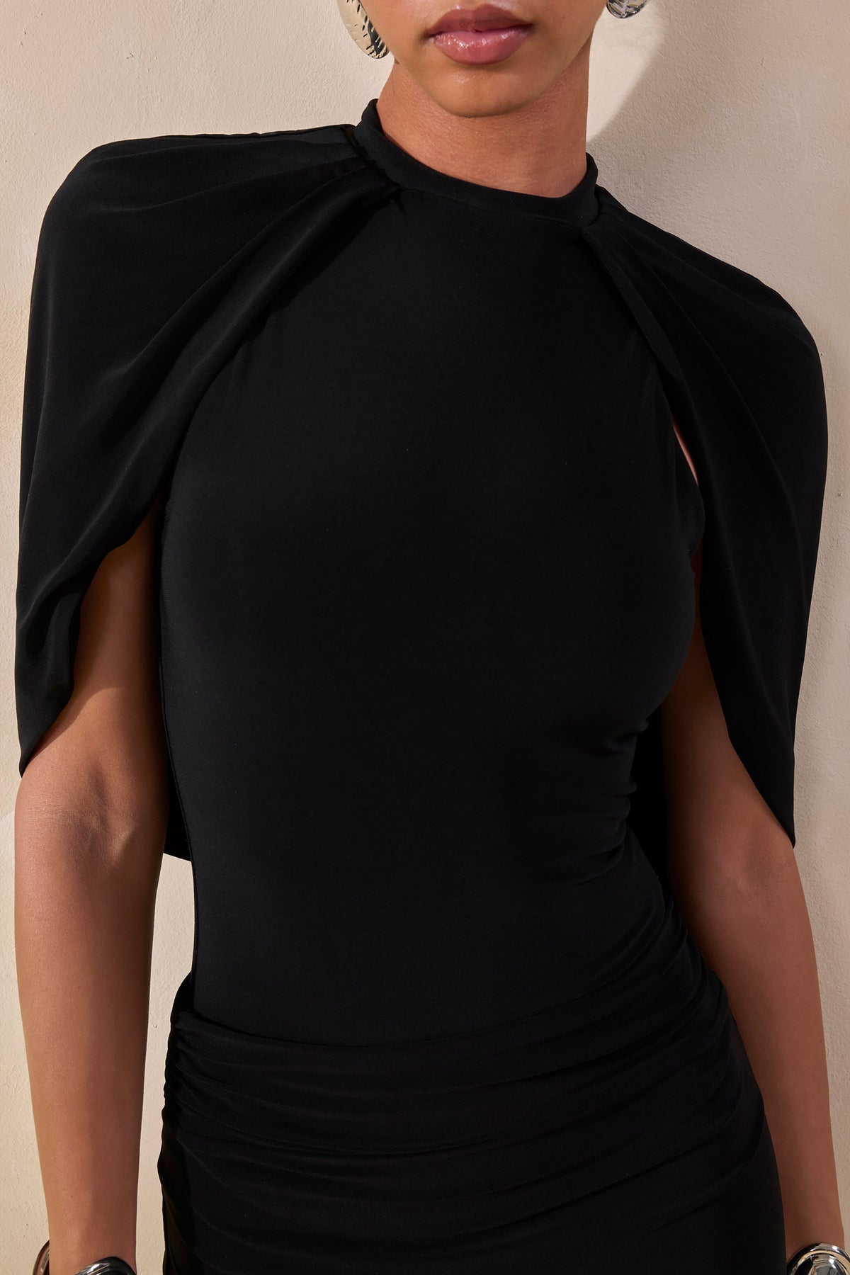 Evonne | Body Negro Con Cuello Redondo Y Mangas Capa