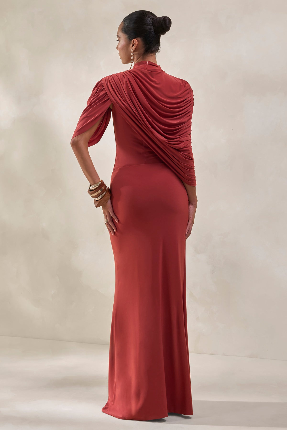 Fenicia | Body Tanga Cobrizo Con Cuello Alto Y Detalle De Capa