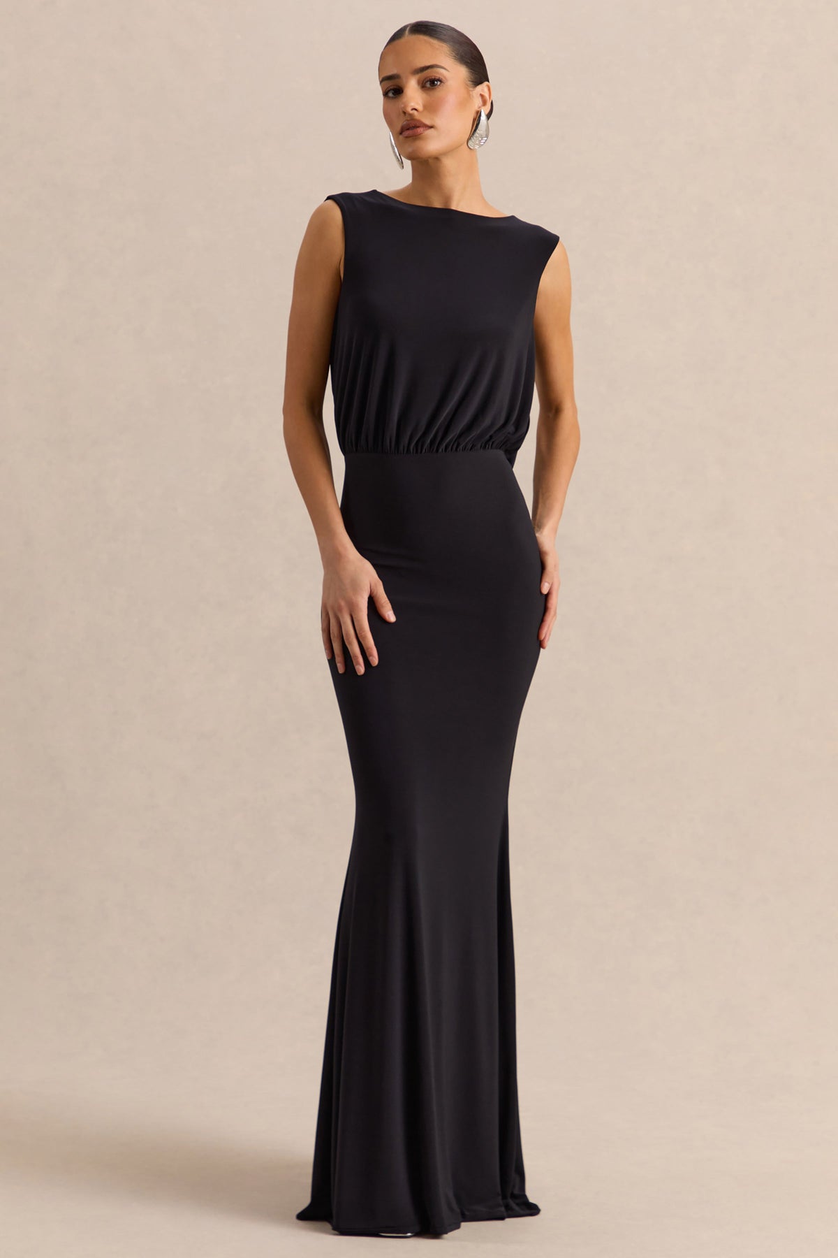 Elicette | Vestido Largo Negro De Cuello Redondo Con Espalda Descubierta Y Lazo