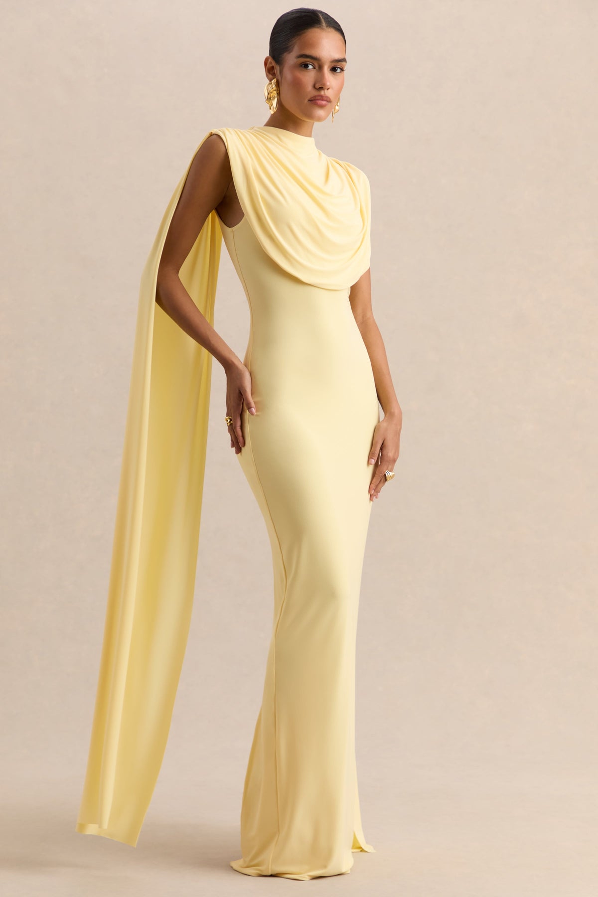 Patrina | Vestido Largo Limón De Jersey Elástico Premium Con Cuello Alto Y Detalle De Capa