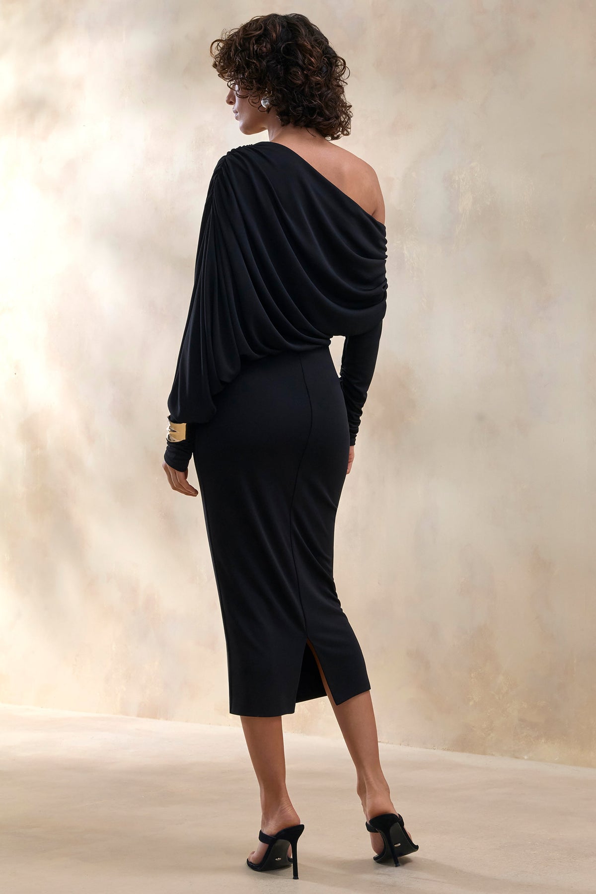 Dalissa | Negro Escote Asimétrico Vestido Midi con Detalle Drapeado