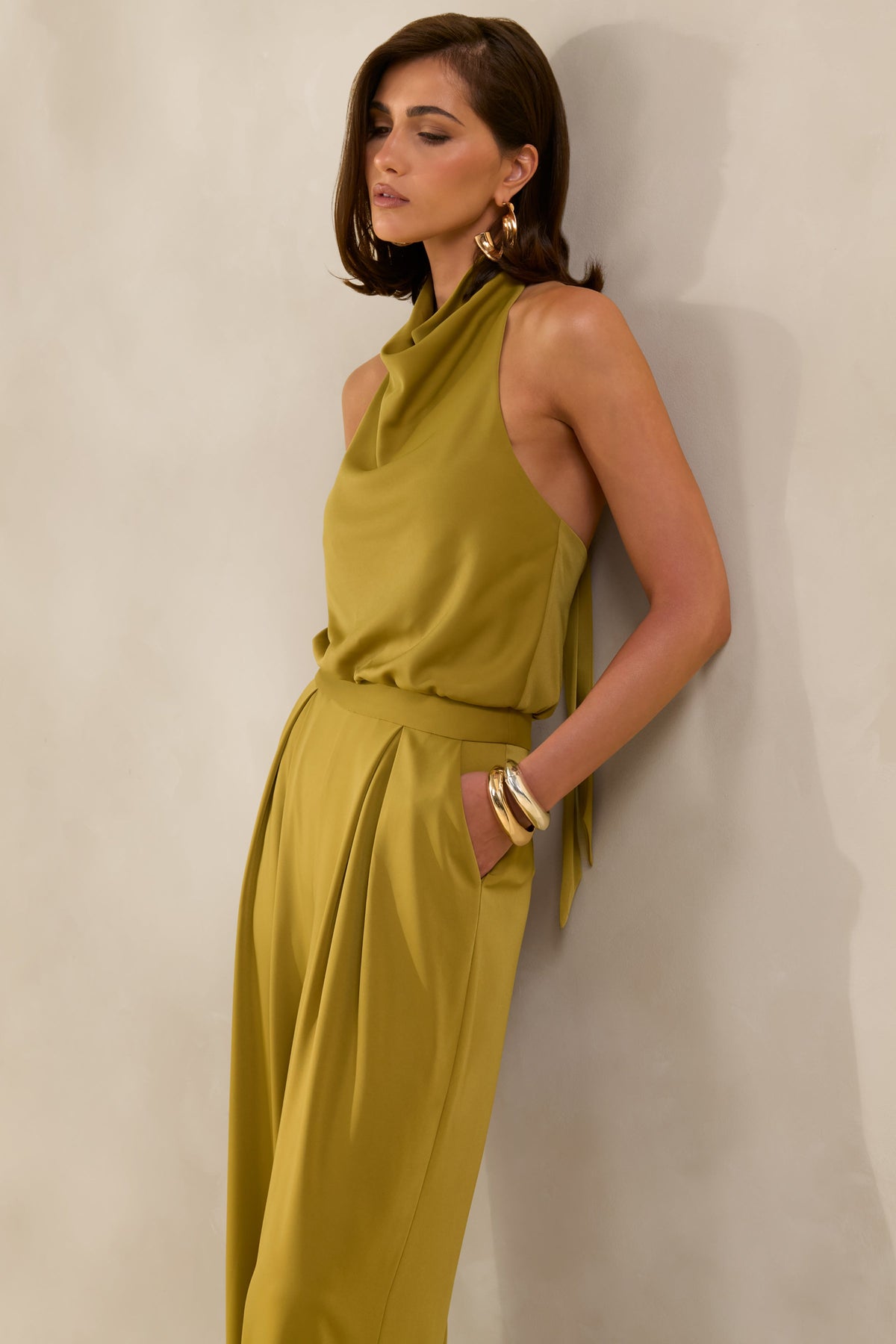 Elisra | Verde Oliva Mono Largo De Satén Con Cuello Halter