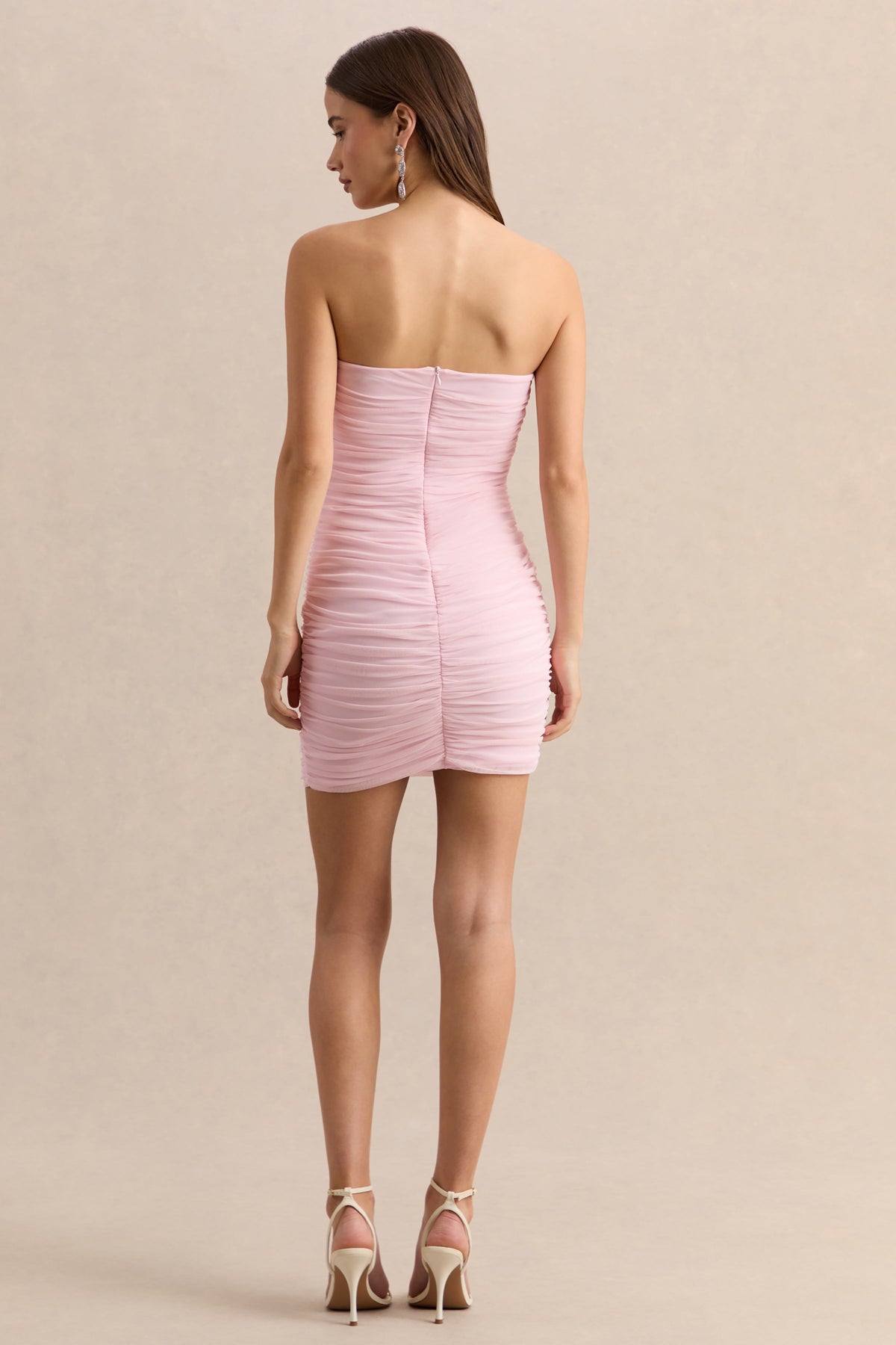 Merisse | Vestido Corto Rosa Claro De Malla Premium Con Escote Bandeau Y Detalle Fruncido