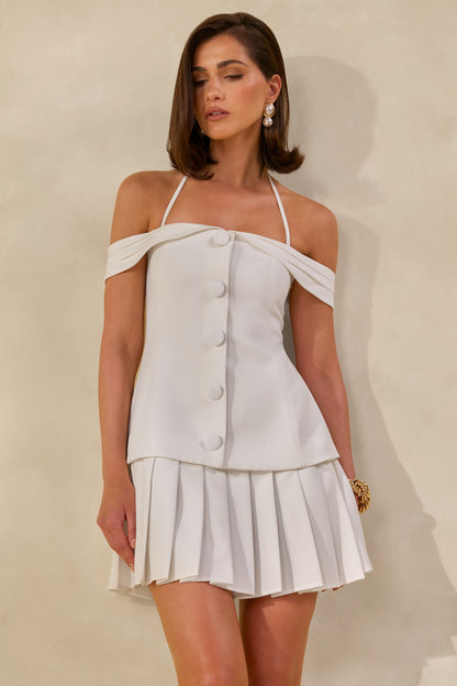 Celeta | Vestido Mini Blanco Con Escote Bardot, Botones Decorativos Y Bajo Plisado