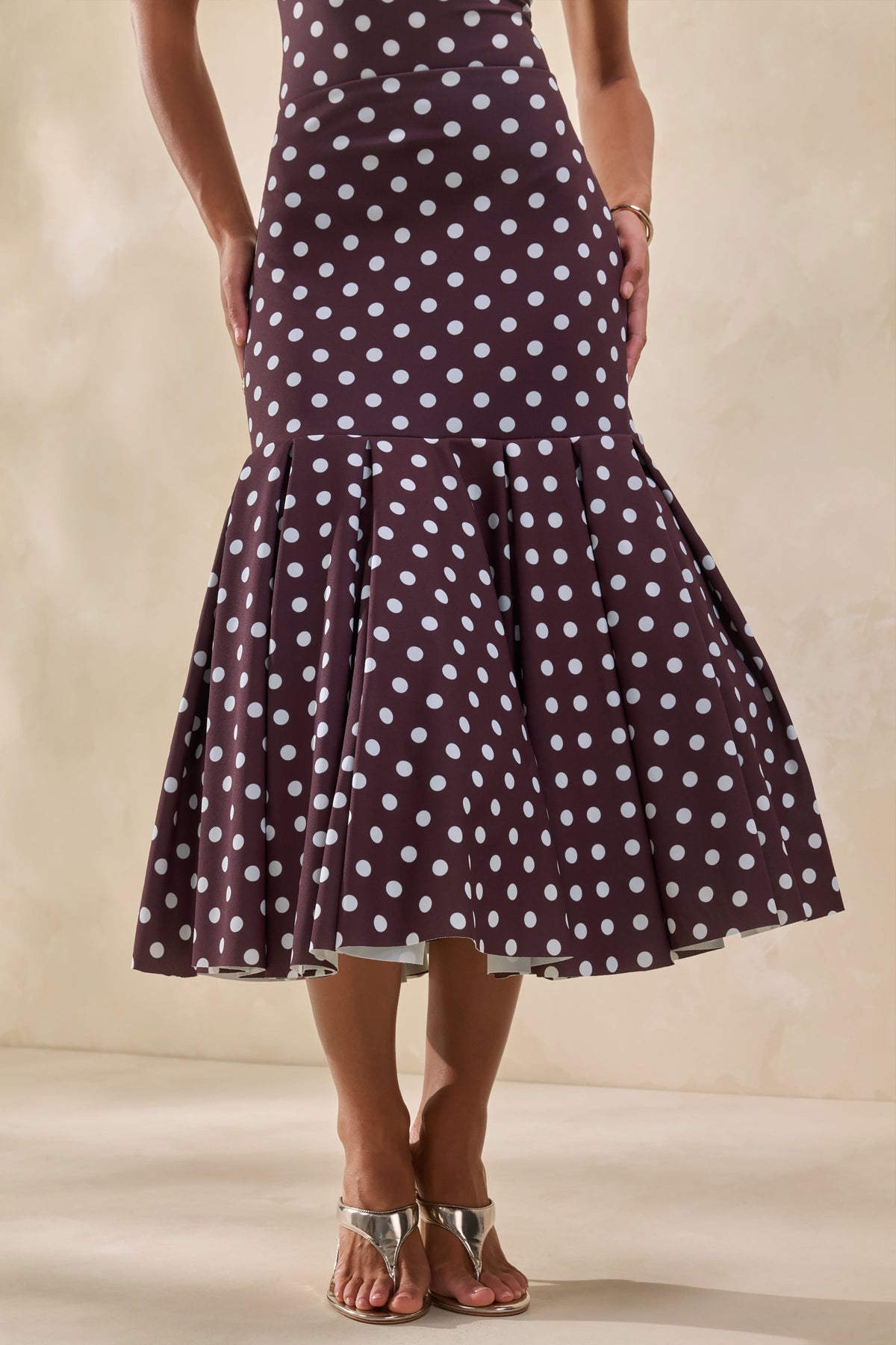 Masie | Falda Midi Marrón De Lunares Con Talle Caído