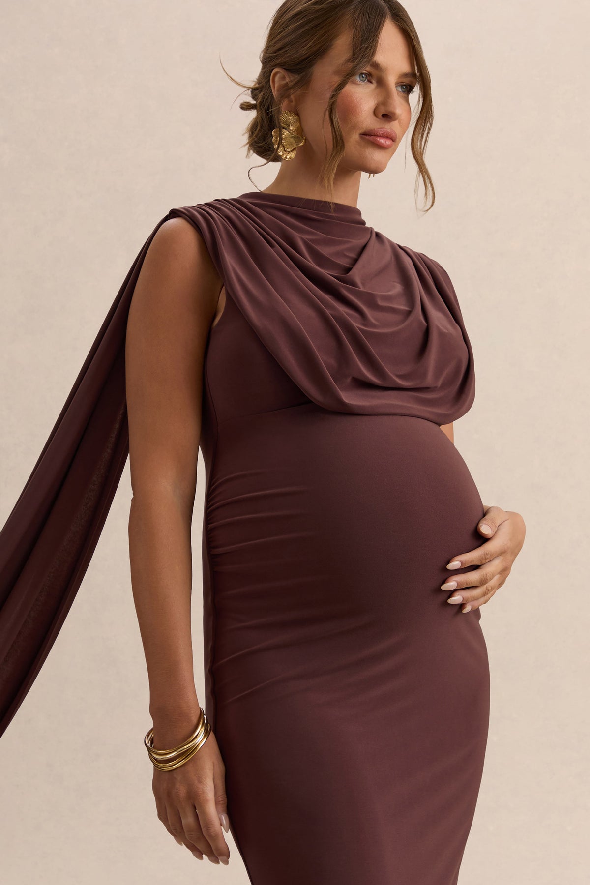 Milaine | Vestido Midi Premamá Marrón Oscuro De Jersey Elástico Premium Con Escote Redondo Y Mangas De Capa