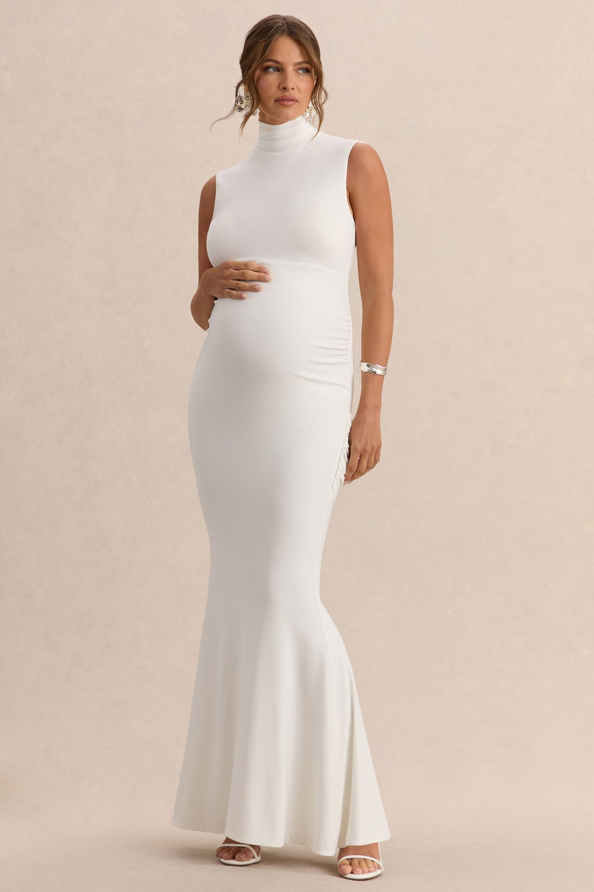 Saffira | Vestido Largo Blanco de Cuello Alto Premamá con Detalle Drapeado