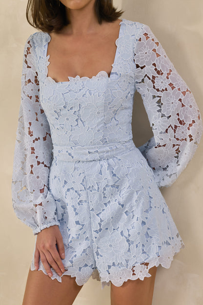 Korinna | Mono Azul De Encaje Con Cuello Cuadrado Y Detalle De Cinturón