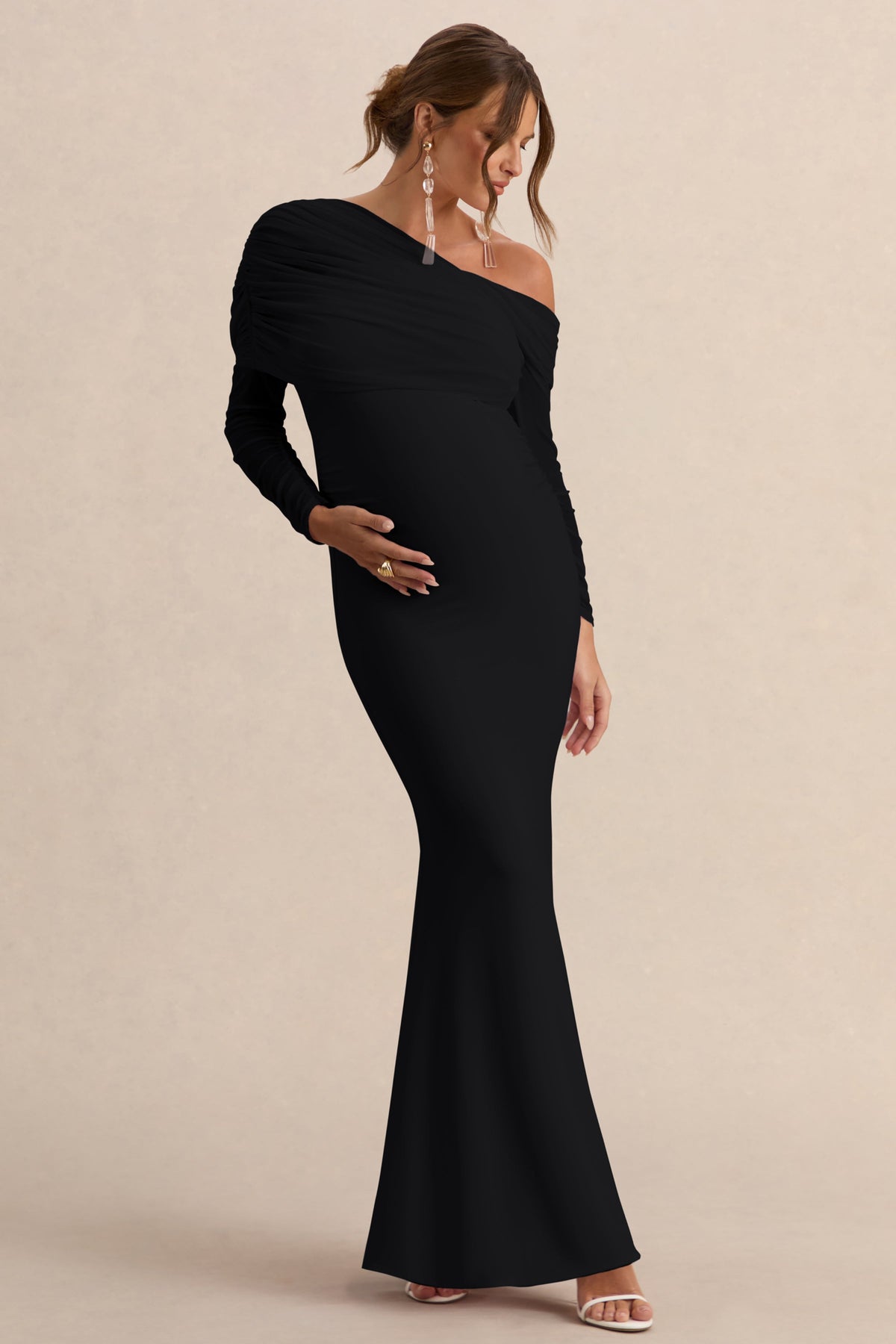 Ianthe | Vestido Largo Premamá Negro Con Escote Asimétrico Y Mangas Largas De Malla