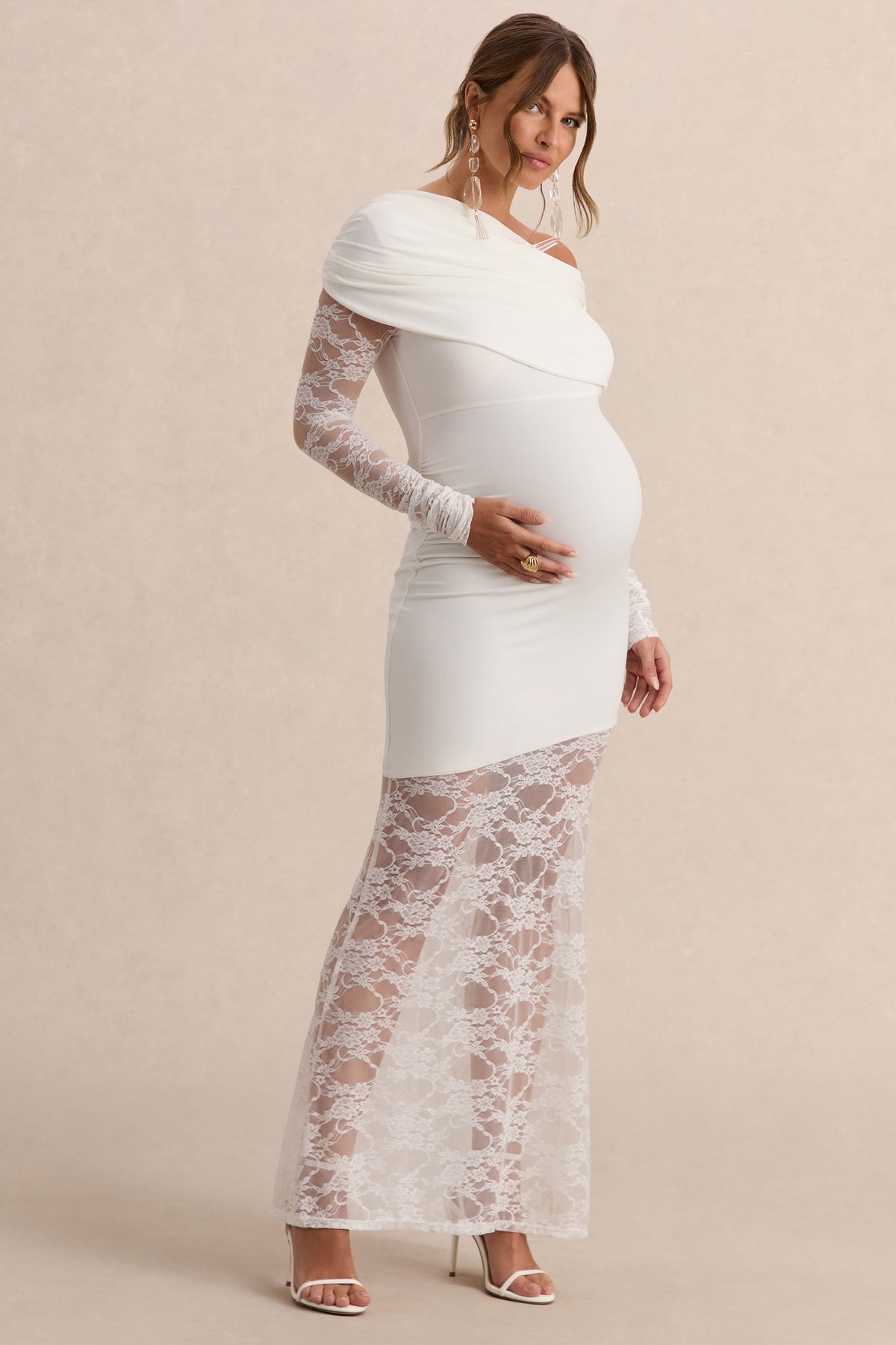 Giuliana | Vestido Premamá Largo Blanco De Cuello Asimétrico Con Encaje