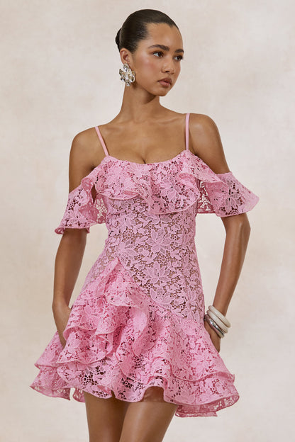 Lyris | Vestido Corto Rosa de Encaje con Escote Redondo y Detalles de Volantes