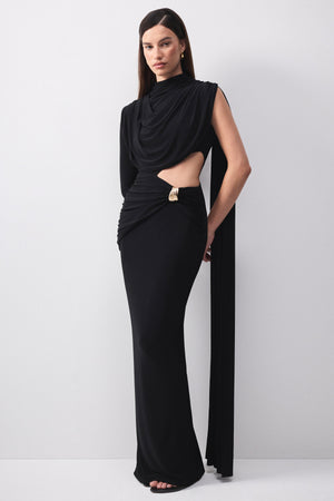 Esmaria | Vestido Largo Negro Con Cuello Alto, Detalle Dorado Y Fular