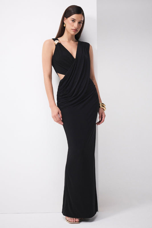 Tahlia | Vestido Largo Negro De Escote Pico Con Drapeado Y Detalle Dorado
