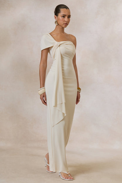 Airi | Vestido Largo Crema Con Escote Asimétrico, Detalle Fruncido Y Faja