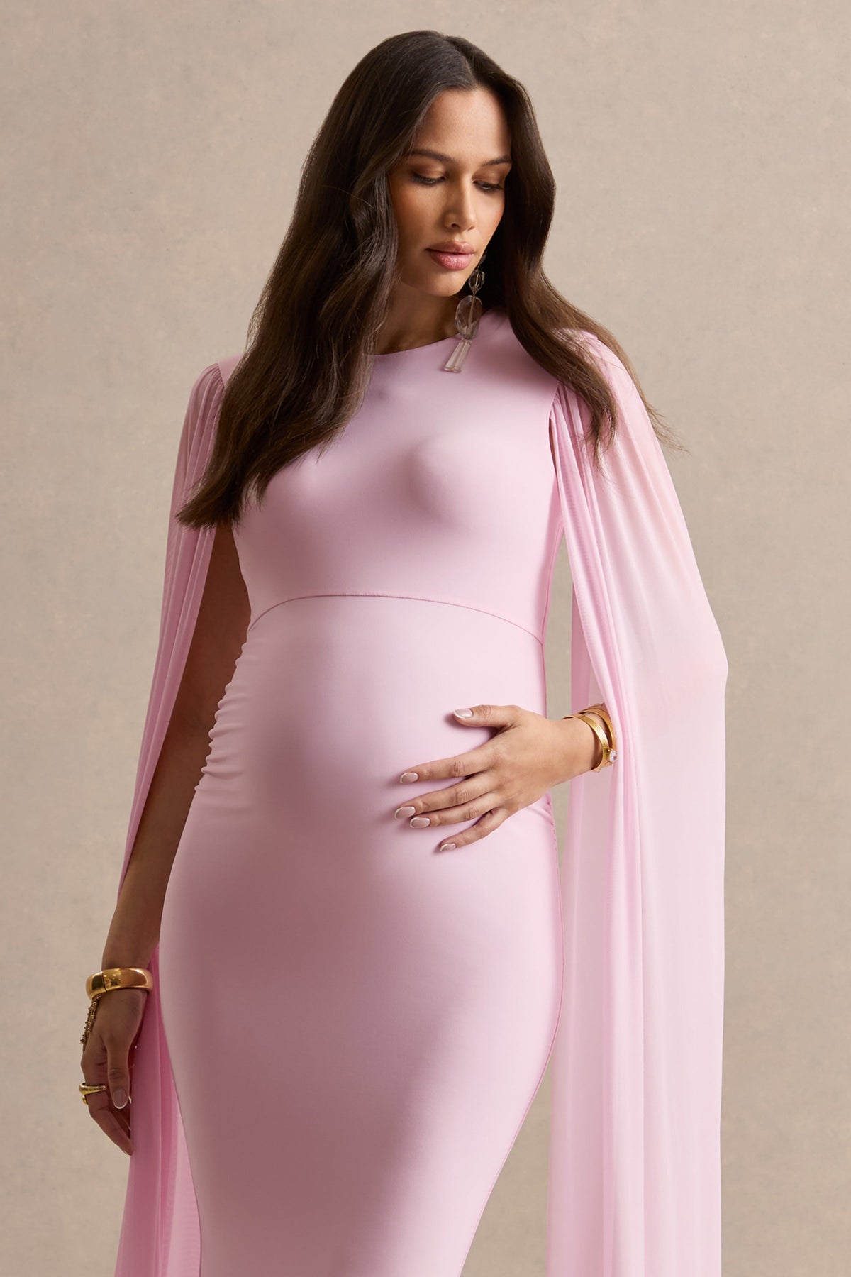 Calitheia | Vestido Largo Premamá Rosa Claro Con Escote Redondo Y Mangas Largas De Mesh Flowy