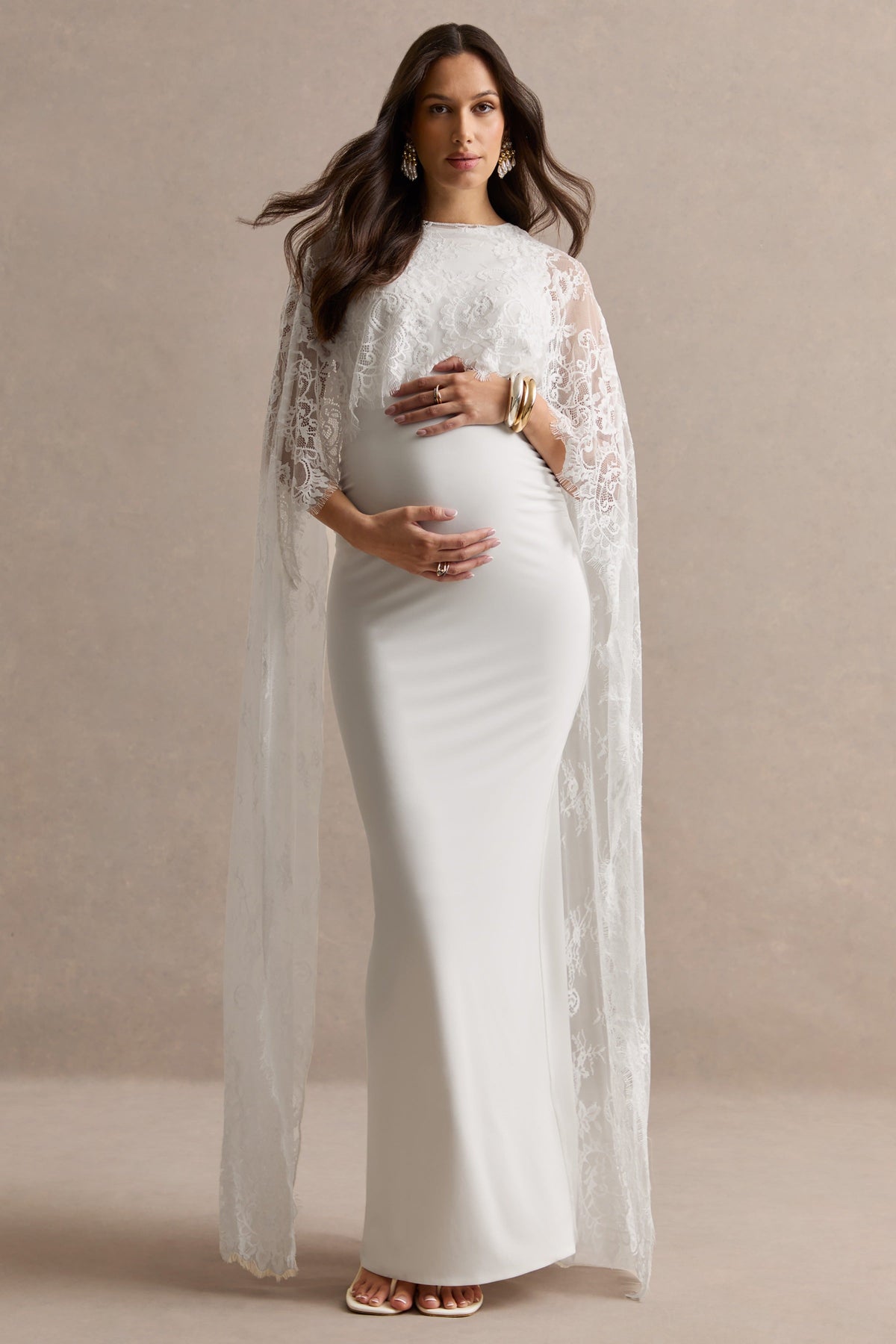 Camelina | Vestido Largo De Maternidad Blanco Con Escote Redondo Y Detalle De Capa De Encaje