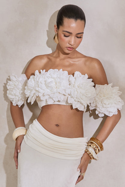 Arwenne | Top Corto Premamá Blanco Con Escote Bardot Y Detalle Corsage
